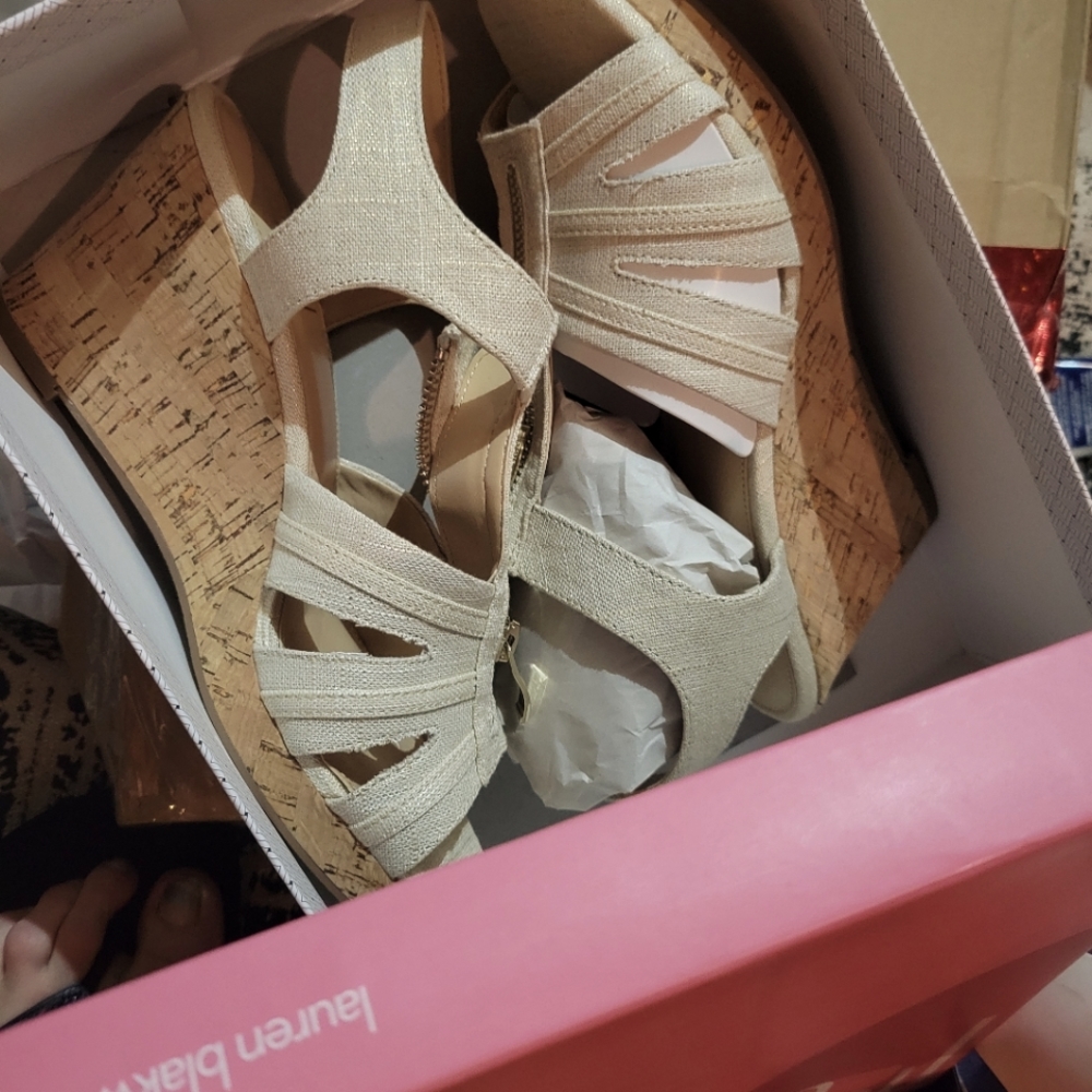 New LaurenBlakwell creme wedge sandals Women 10